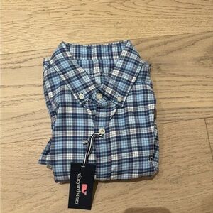 This is a long sleeve Vineyard Vines shirt in Jake Blue.